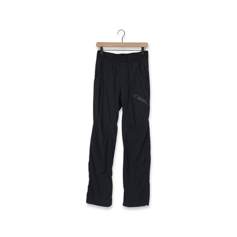 Clean and Stylish Lululemon Black Shadow Striped Multi Pocket Pull On Pant